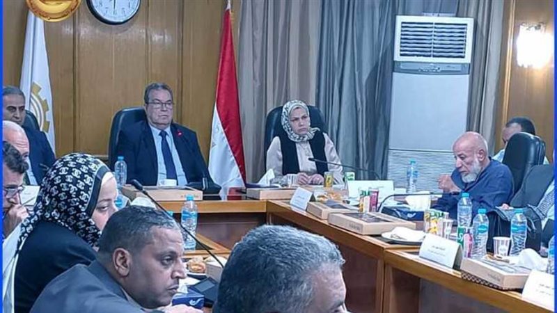 خلال الاجتماع