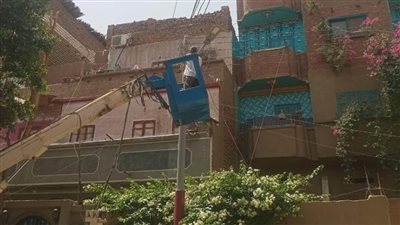 محافظ أسيوط يوجه بتكثيف أعمال صيانة أعمدة الإنارة بالشوارع قبل العيد