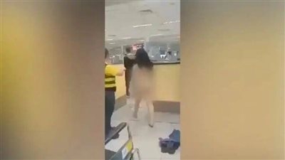 عاجل.. تفاصيل أغرب وسيلة احتجاج من سائحة بمطار نينوي أكينو الفلبيني 