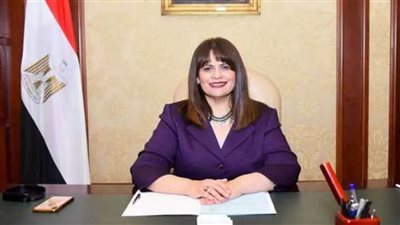 وزيرة الهجرة تطمئن على المواطن المصري المصاب في حريق عقار بالكويت