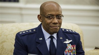 رئيس هيئة الأركان الأمريكي يدعو إلى زيادة دعم أوكرانيا والعمل على عزل روسيا