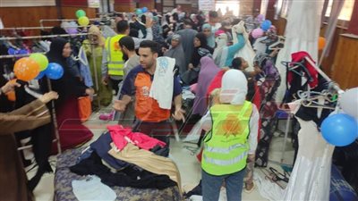 معرض للملابس بالمجان بمركز شباب الرياض في كفر الشيخ