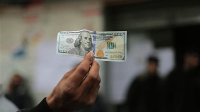 روسيا: العقوبات الأمريكية تقوض الثقة في الدولار