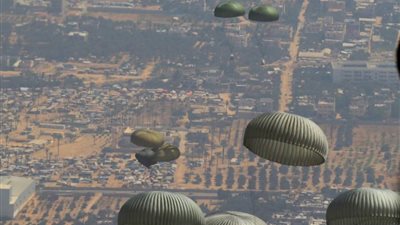 القوات المسلحة الأردنية تنفذ 3 إنزالات جوية لمساعدات على جنوب غزة