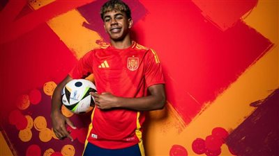 يورو 2024| نجم المنتخب الإسباني يحل واجباته المدرسية داخل غرفة استراحته 