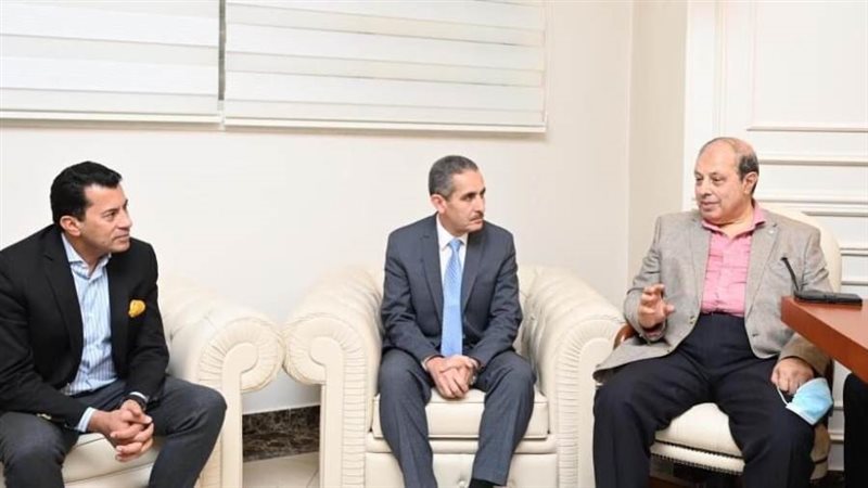 وزير الشباب ومحافظ