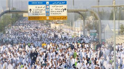 ضيوف الرحمن ينفرون من عرفات إلى مزدلفة
