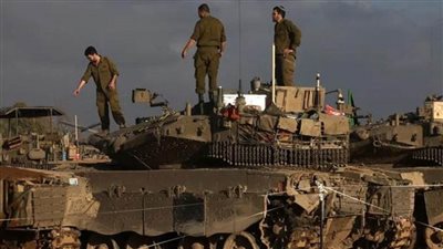 إعلام عبري: الجيش استغرق ساعتين للوصول للمدرعة المنفجرة في معارك جنوب غزة