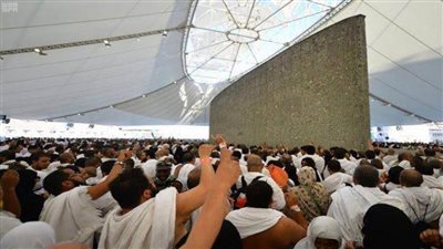 عاجل.. الحجاج يبدأون رمي الجمرة الكبرى 