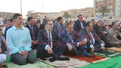 آلاف المصلين يؤدون صلاة عيد الأضحى المبارك بساحة سيتي كلوب