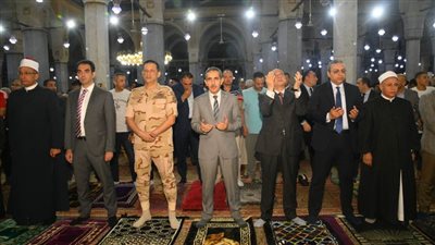 بالصور.. من رحاب مسجد السيد البدوي.. محافظ الغربية وآلاف الأهالي يؤدون صلاة عيد الاضحى