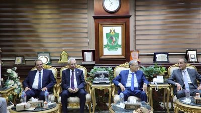 محافظ المنيا يستقبل المهنئين بعيد الأضحى المبارك