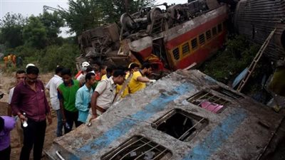 مصرع وإصابة 30 شخصًا جراء تصادم قطارين في الهند