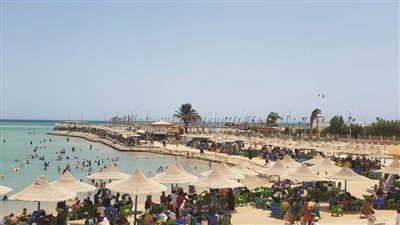 توافد المواطنين والزائرين على شواطئ منتجع العائلات في ثاني أيام عيد الأضحى|صور