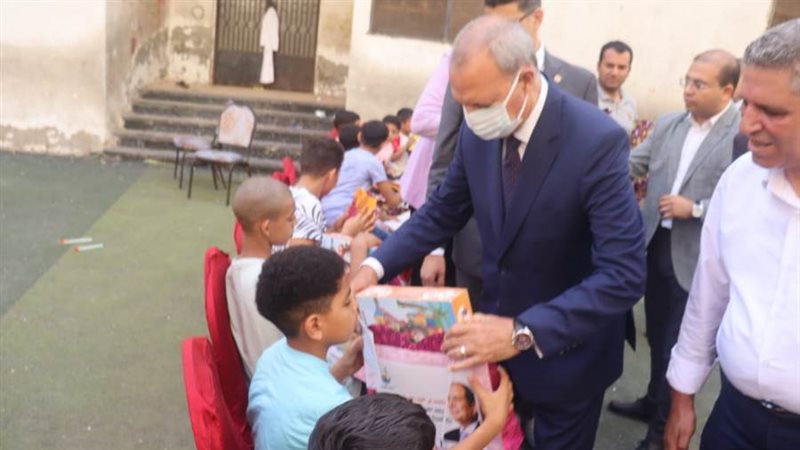 محافظ القليوبية يقدم