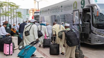 ضيوف برنامج خادم الحرمين الشريفين للحج يغادرون إلى المدينة المنورة