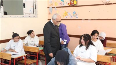 وزير التعليم يتفقد لجان الثانوية العامة بالشروق