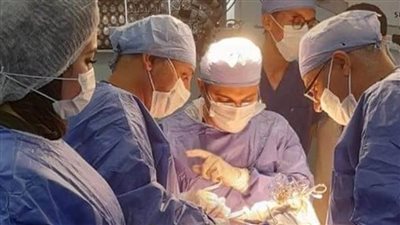 فريق طبي بمستشفى سوهاج الجامعي ينقذ ذراع طفل مصاب بقطع كامل بالشرايين