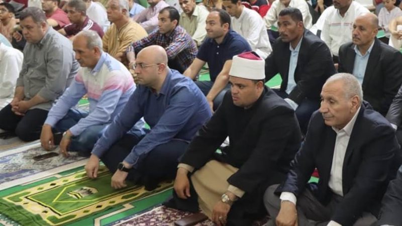 محافط بنى سويف يؤدى