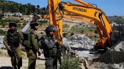 الاحتلال يسلم إخطارين بوقف العمل والبناء ووضع اليد على معدات بدير بلوط
