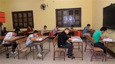 طلاب الثانوية العامة المكفوفون يؤدون امتحان اللغة العربية