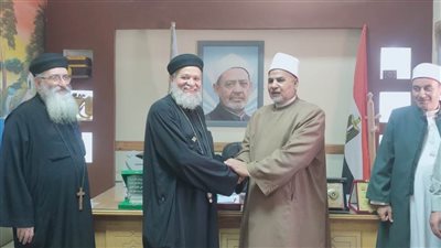 رئيس منظمة خريجي الأزهر بمطروح يستقبل وفدًا من الكنيسة لمناقشة إجراءات إنشاء فرع لبيت العائلة