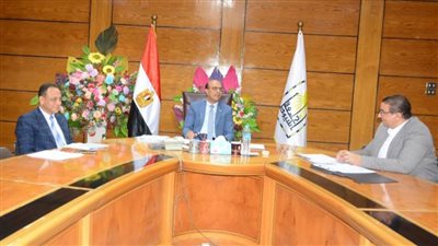 رئيس جامعة أسيوط يعلن تمويل 21 مشروعًا بحثيًا ضمن برنامج التمويل الداخلى