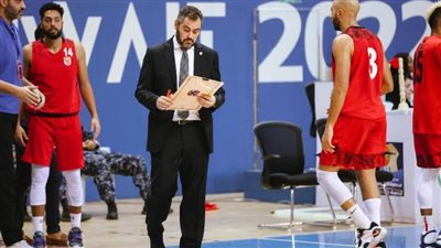 أوجستي بوش يجتمع بمسؤولي الأهلي لحسم ملف الراحلين والصفقات الجديدة