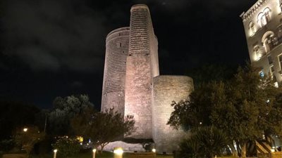برج العذراء في أذربيجان تصميم معماري فريد ورمز وطني