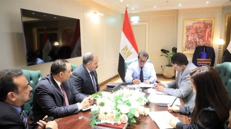 اجتماع وزير الصحة