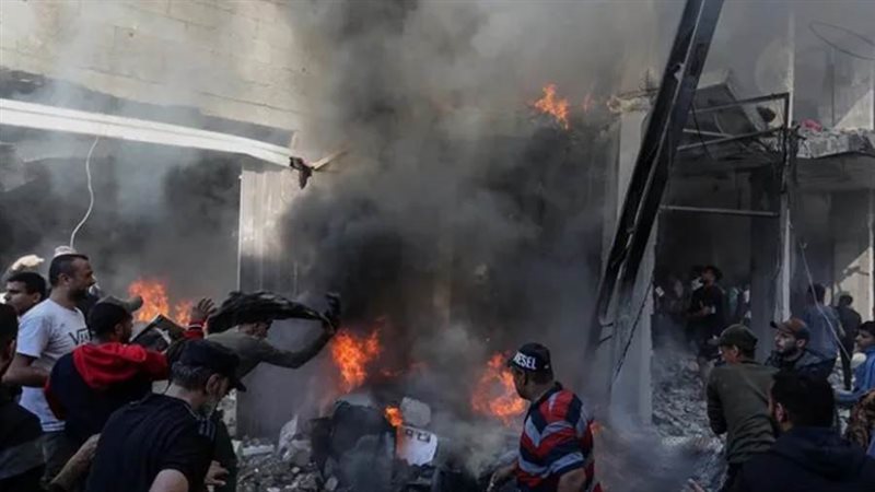 فلسطينيون يحاولون