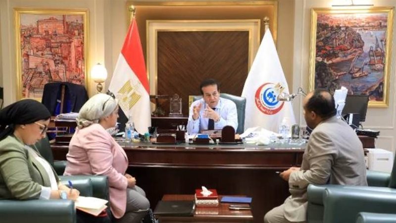 اجتماع وزير الصحة