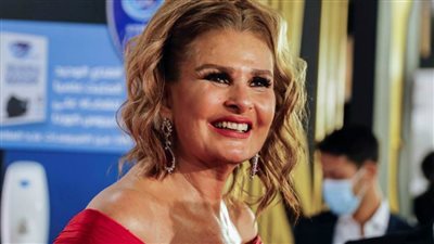 يسرا تفاجئ جمهورها في مسرحية 