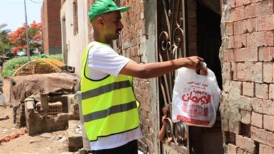 بالصور.. الانتهاء من توزيع اللحوم البلدي لدعم أهالي 40 قرية بمحافظة أسوان
