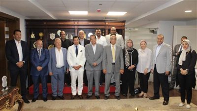 جمعية مستثمري العاشر تبحث مع وزير الشباب والرياضة تطوير خدمات مراكز الشباب