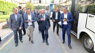 وزير النقل يجتمع مع وفد من كبرى الشركات المصنعة للأتوبيسات