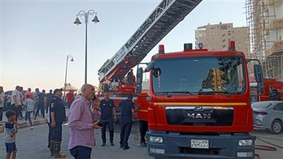 سكرتيرعام مساعد بني سويف يتابع أعمال السيطرة على حريق برج سكني