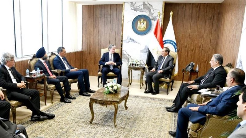 وزير البترول خلال