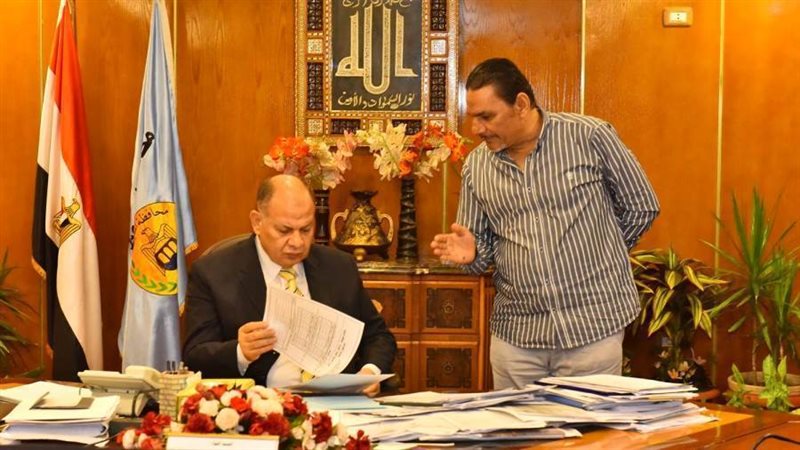 محافظ أسيوط ومدير