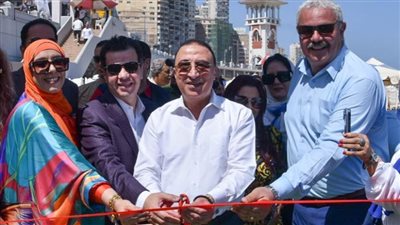 محافظ الإسكندرية: يفتتح معرضًا للأسر المنتجة بشاطئ البوريفاج