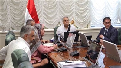 وزير العمل يُطلق البث التجريبي للمنصة الإلكترونية للعمالة غير المنتظمة بمحافظتي أسيوط والمنيا 