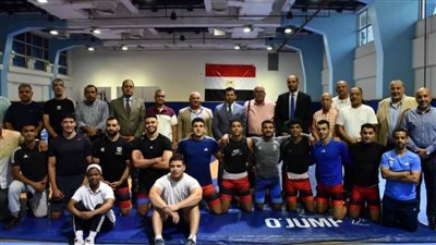 وزير الرياضة يحضر تدريبات منتخب المصارعة