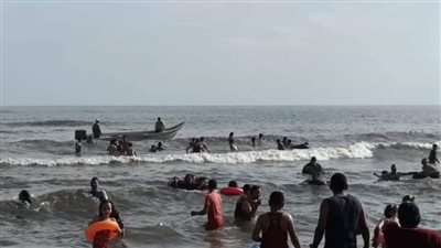 إنقاذ شابين من الغرق أثناء استحمامهما ببحر جمصة