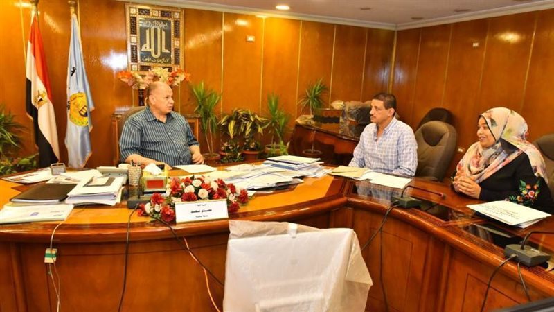 محافظ أسيوط يلتقي