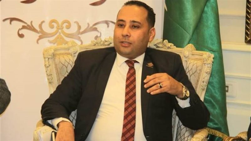 الكاتب الصحفي زكي