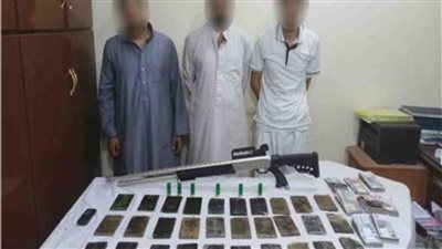 القبض على تشكيل عصابي يتاجر في الأقراص المخدرة بالجيزة