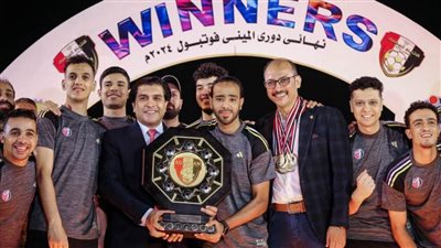 رئيس الاتحاد المصري للميني فوتبول أحمد سمير يتوج فريق ميت غراب بدرع الدوري موسم 2024-2023