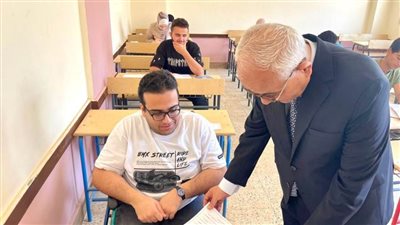 وزير التعليم يطمئن من الطلاب على مستوى امتحان مادة الفيزياء ووضوح الأسئلة