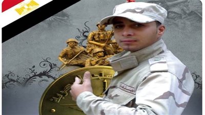 والد الشهيد إسلام: ابني فوّض الرئيس السيسي لحماية مصر