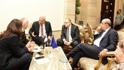 رئيس هيئة الدواء يلتقي وفود 3 شركات عالمية في مؤتمر الاستثمار المصري الأوروبي 